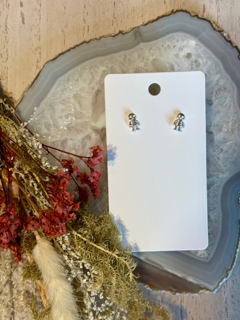 🎃 Spooky Chic Stud Earrings 🦇