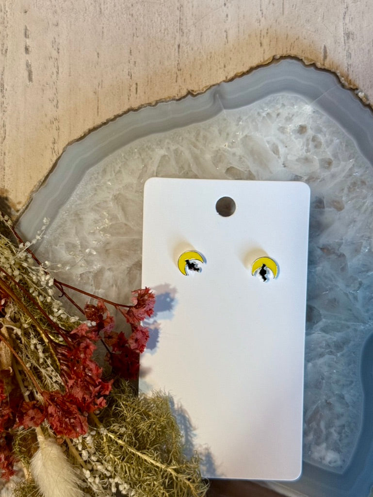 🎃 Spooky Chic Stud Earrings 🦇