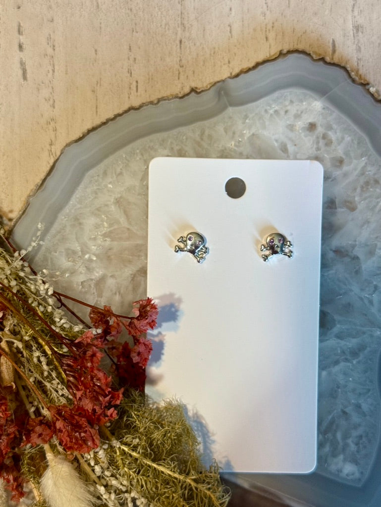 🎃 Spooky Chic Stud Earrings 🦇